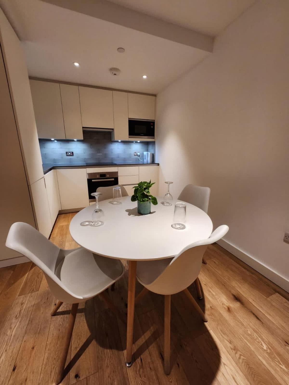 Kaf Luxury Apartment Лондон Экстерьер фото