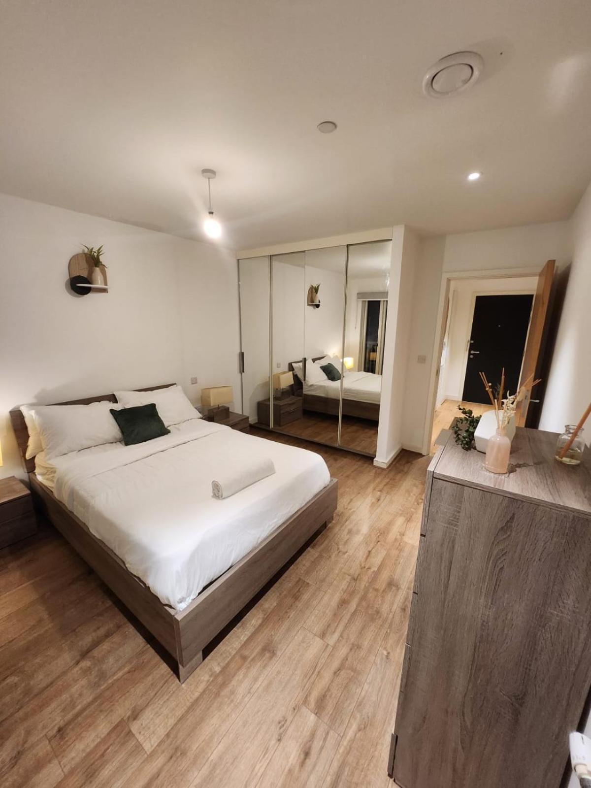 Kaf Luxury Apartment Лондон Экстерьер фото